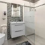 Lovely In With House Sea View 아파트