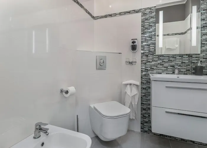 1 Bedroom Cozy In *